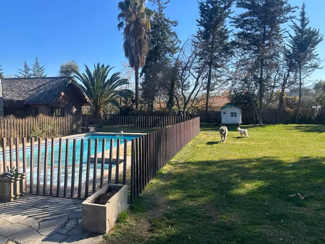 CASA SOÑADA EN CHICUREO - QUINCHO CERRADO - PISCINA - SAUNA
