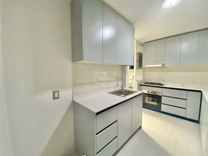 Departamento en arriendo 1er piso El Golf metro Alcántara
