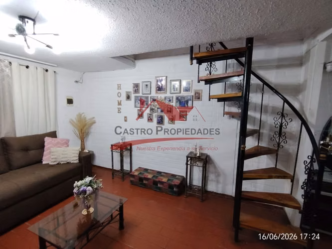 Casa de Dos Pisos con 3 Dormitorios, 2 Baños, Quilicura.