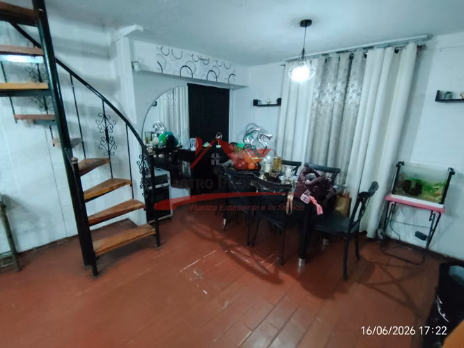 Casa de Dos Pisos con 3 Dormitorios, 2 Baños, Quilicura.