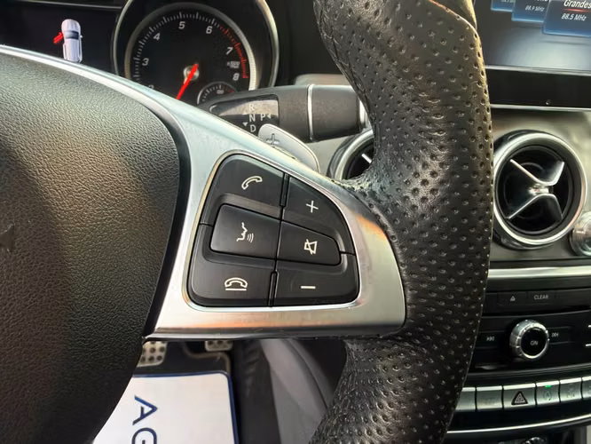 MERCEDES-BENZ GLA 250 2.0 4MATIC 4X4 AT 5P. 2019