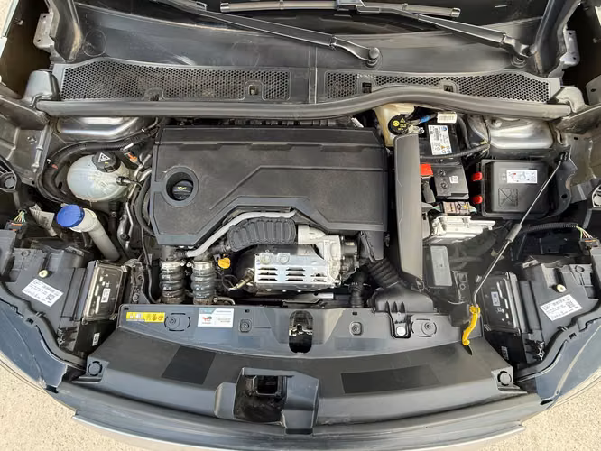 PEUGEOT 2008  2025