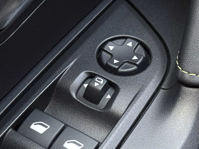 PEUGEOT 2008  2025