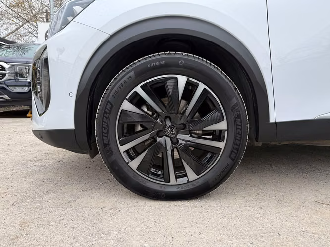 PEUGEOT 2008  2025