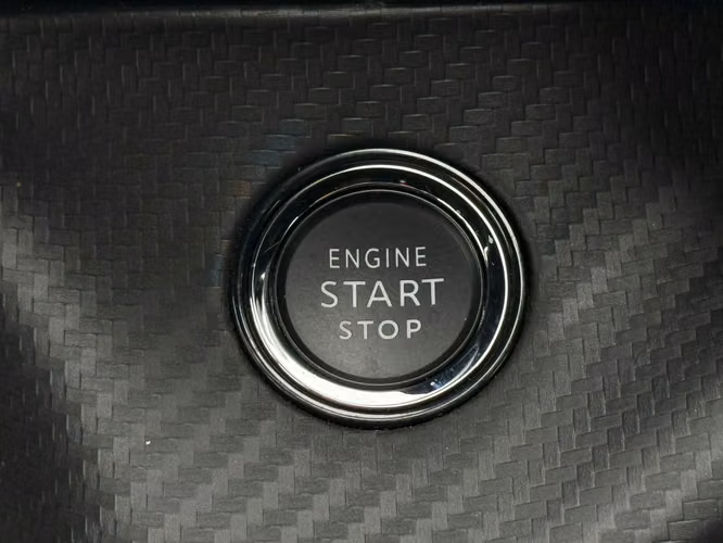 PEUGEOT 2008  2025