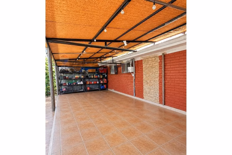 Casa con excelente conectividad en san joaquín