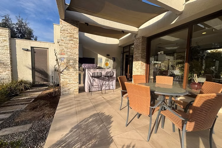 Casa con gran entorno en brisas de chicureo