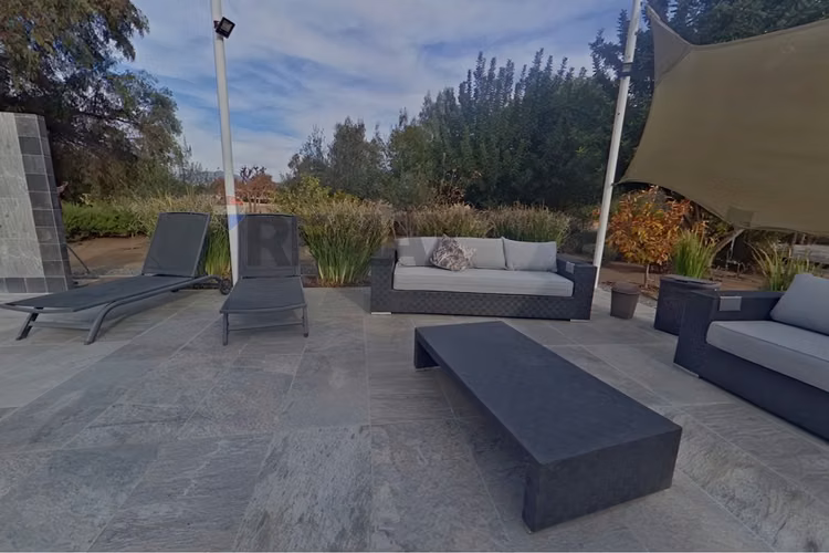 Casa con gran entorno en brisas de chicureo