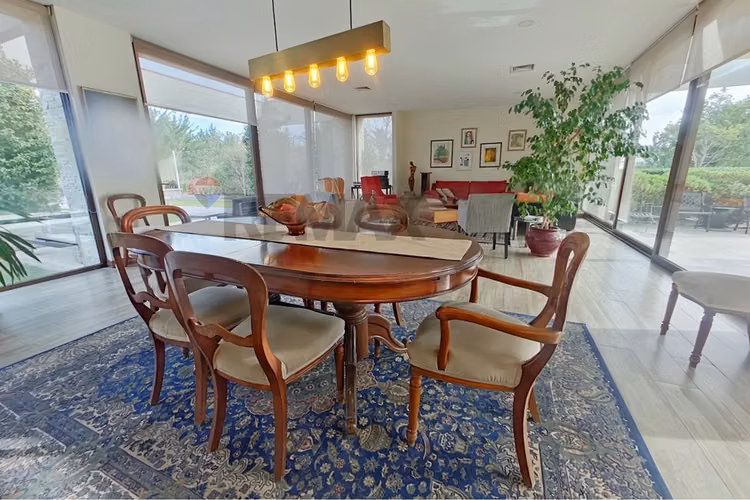 Casa con gran entorno en brisas de chicureo