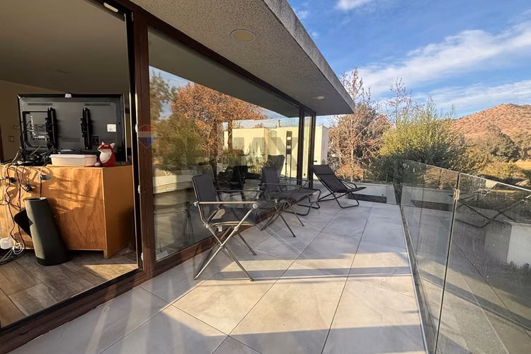 Casa con gran entorno en brisas de chicureo