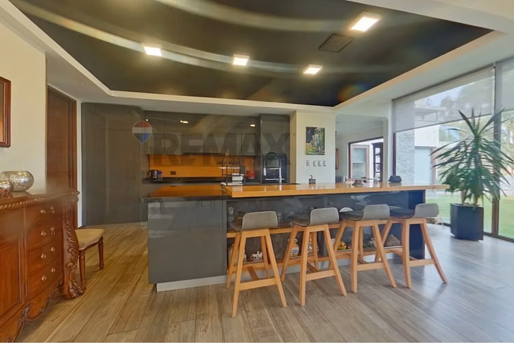 Casa con gran entorno en brisas de chicureo
