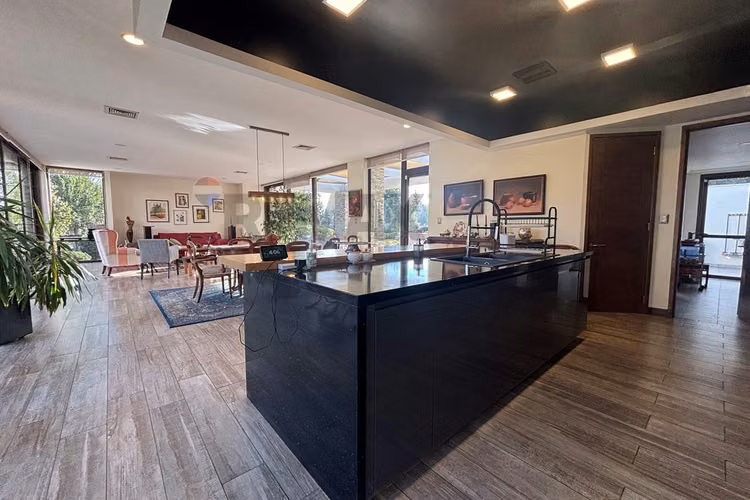 Casa con gran entorno en brisas de chicureo
