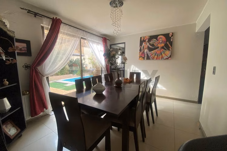 Amplia casa 5d/3b, 3 pisos en peñalolén