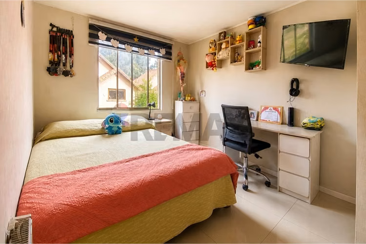 Amplia casa 5d/3b, 3 pisos en peñalolén - Imagen 8