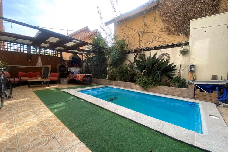 Amplia casa 5d/3b, 3 pisos en peñalolén