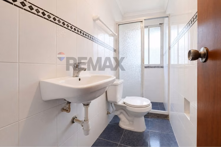 Casa con gran terreno en la reina
