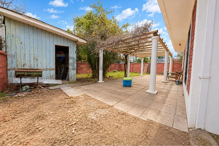 Casa con gran terreno en la reina