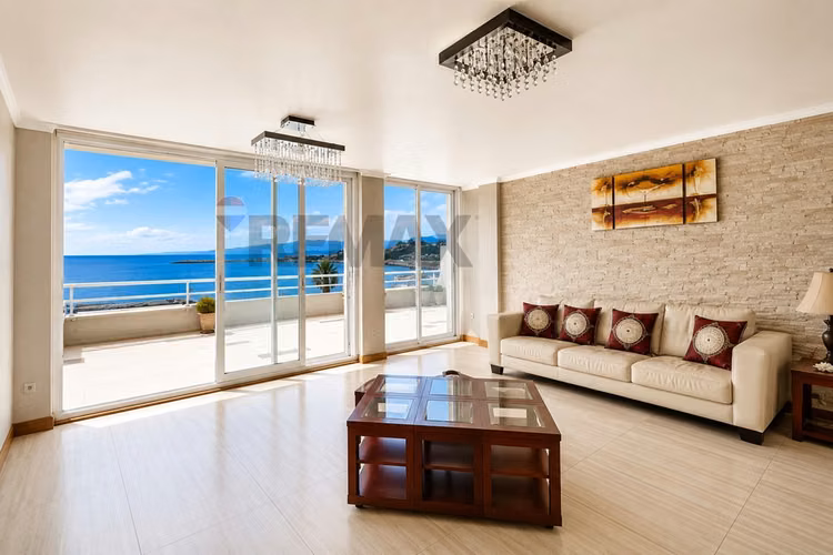 Departamento en 1ª línea con vista al mar