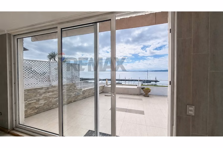 Departamento en 1ª línea con vista al mar
