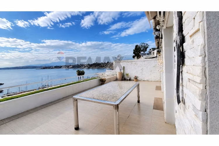 Departamento en 1ª línea con vista al mar