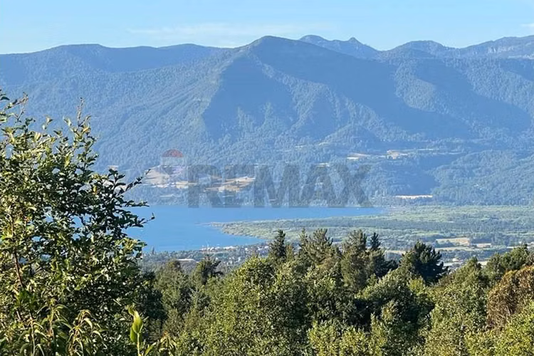 Venta de parcela en pucón vista al lago.