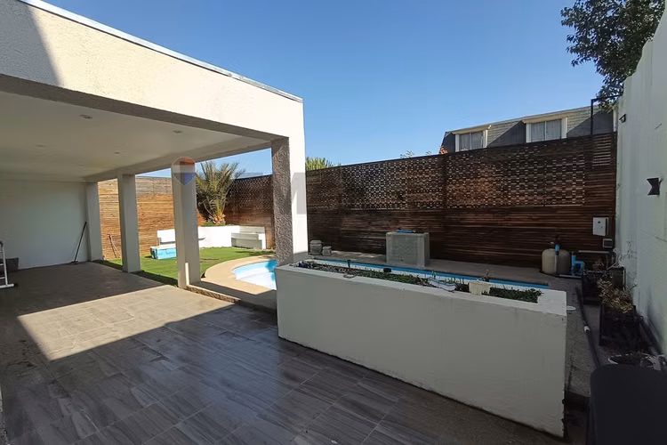 5d | 4b | 125 m²  | 225 m²  | piscina temperada