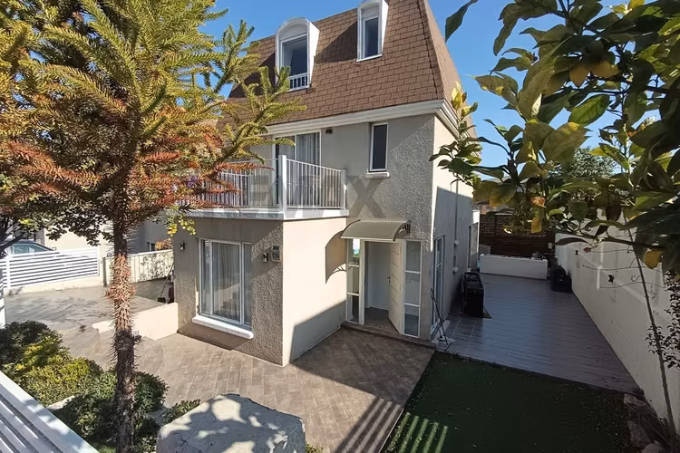 5d | 4b | 125 m²  | 225 m²  | piscina temperada