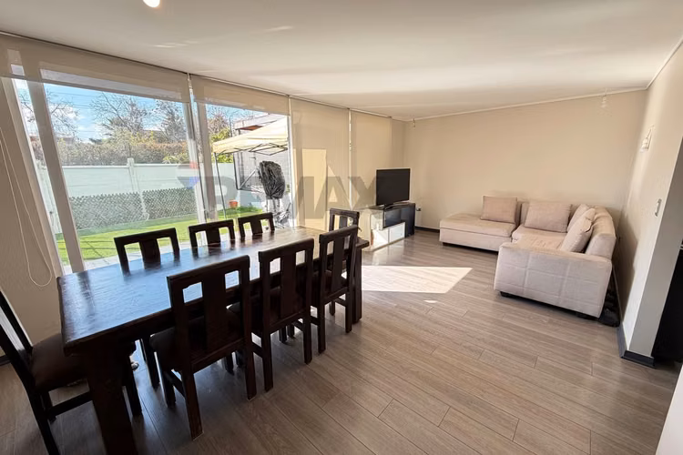 Linda casa en condominio