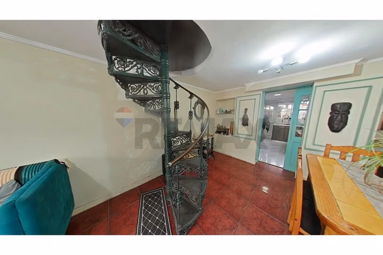 Se vende casa de dos pisos, pudahuel