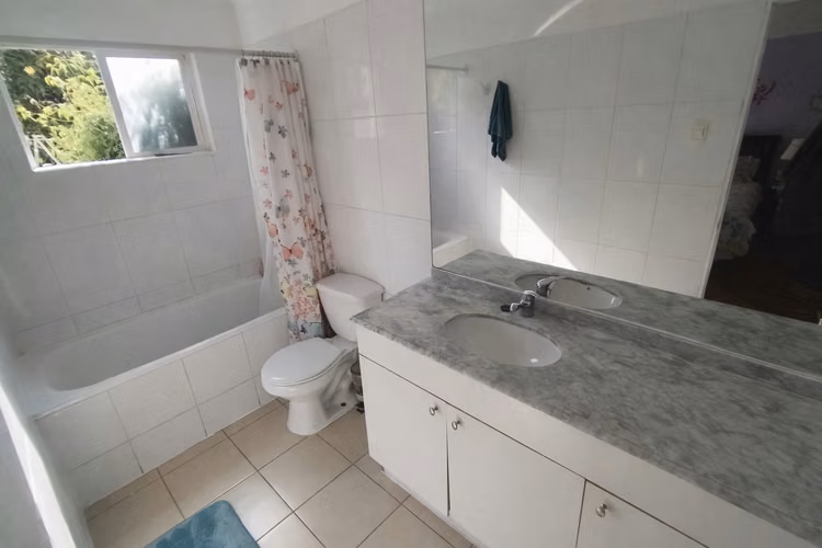 CASA EN MICROBARRIO SEGURO CON ÁREAS VERDES Y CONECTIVIDAD