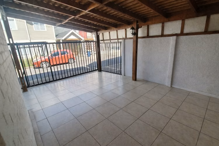 CASA EN MICROBARRIO SEGURO CON ÁREAS VERDES Y CONECTIVIDAD