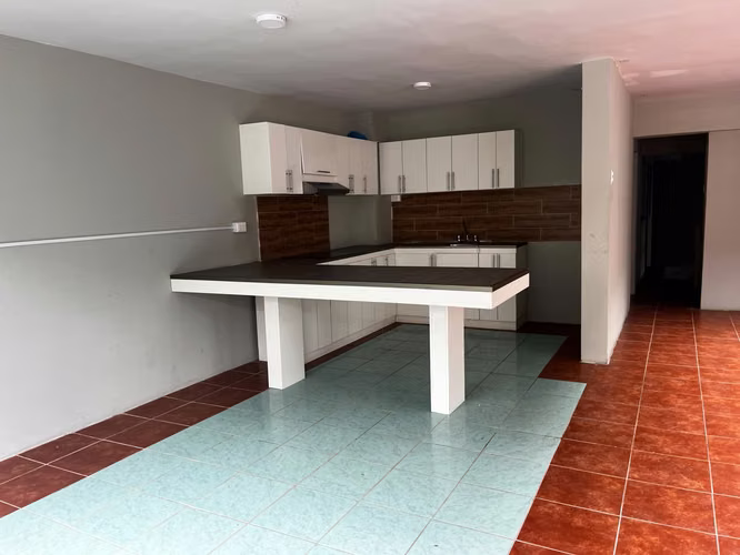 Casa 15 Dorm + 12 Baños Sector CENTRO-SUR