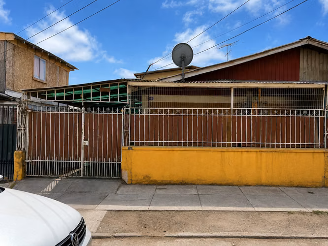 Casas en Lo Espejo | ¡Venta de Casa Usada con 4 D, 2 Estacionamientos interiores