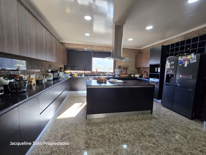VENDO PARCELA  1/2 HA EN CURACAVI CON CASA, PISCINA Y CANCHA