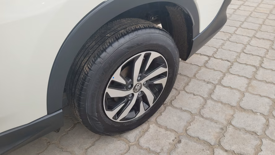 Toyota RUSH 4X2 1.5 FULL AUT. 1.5 • 4x2 • Automática • 2023 - Imagen 8