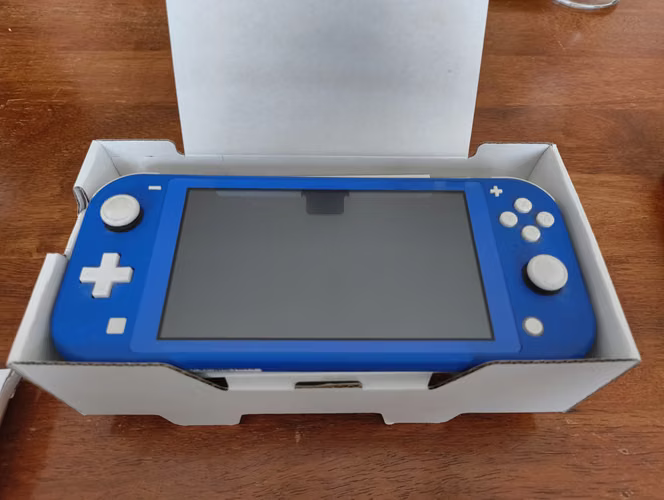 Nintendo Switch Lite + 2 juegos
