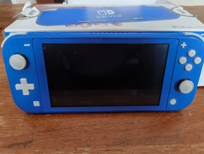 Nintendo Switch Lite + 2 juegos