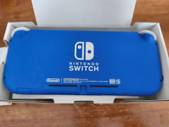 Nintendo Switch Lite + 2 juegos