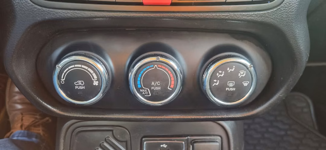 JEEP RENEGADE LX 1.8 MECANICO...UNICO DUEÑO