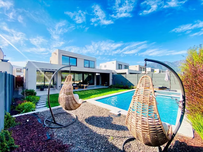 VENTA CASA MEDITERRANEA 2 PISO PIEDRA ROJA 3D + 3B + TERRAZA TECHADA + PISCINA | UF 13.500