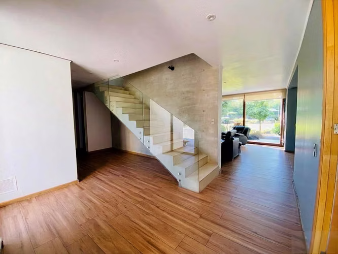 VENTA: MEDITERRÁNEA DE LUJO | QUINCHO, BAR Y SALA DE JUEGOS INTEGRADA | LAS BRISAS DE CHICUREO | UF 21.500