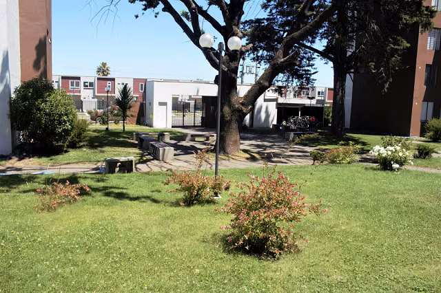Venta Departamento en Condominio Los Encinos en Los Angeles