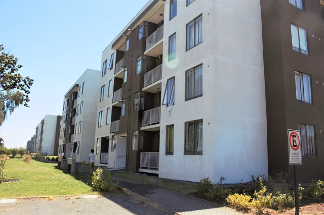 Venta Departamento en Condominio Los Encinos en Los Angeles