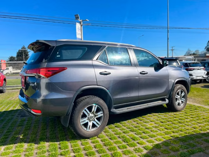 Toyota Fortuner 2.8 SR5 TDI DIESEL 4X4 AT 5P 2024