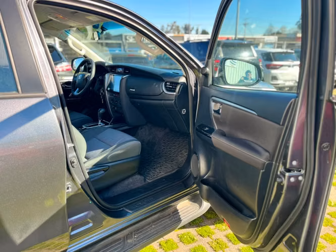 Toyota Fortuner 2.8 SR5 TDI DIESEL 4X4 AT 5P 2024