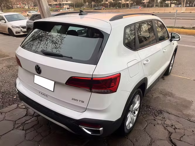 VOLKSWAGEN TAOS COMFORTLINE 1.4 TSI AUT. 2022 POCO KM.