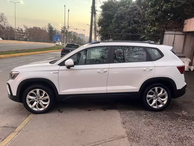 VOLKSWAGEN TAOS COMFORTLINE 1.4 TSI AUT. 2022 POCO KM.