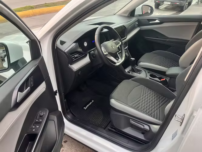 VOLKSWAGEN TAOS COMFORTLINE 1.4 TSI AUT. 2022 POCO KM.