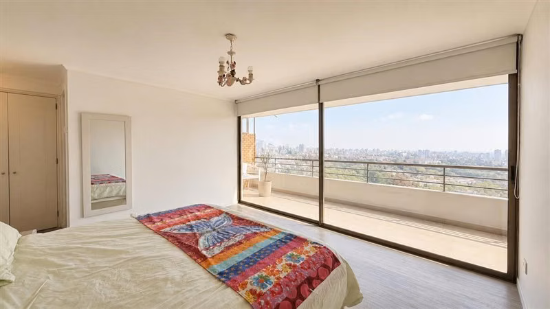 Departamento en venta de 3 dorm. + servicios en Vitacura