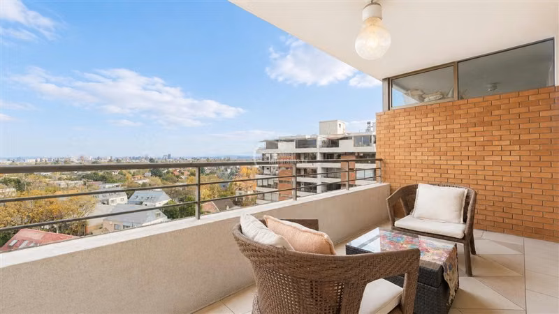 Departamento en venta de 3 dorm. + servicios en Vitacura